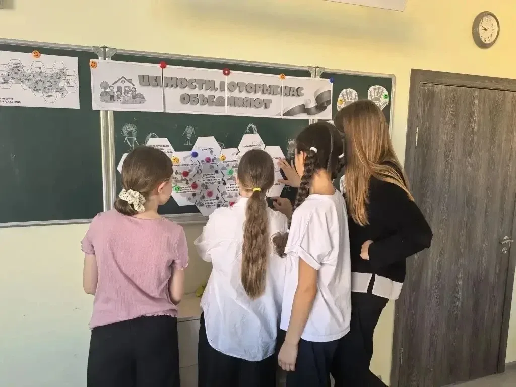Сегодня на «Разговоре о важном» мы говорили не о школьных оценках и не о графике каникул. Мы говорил