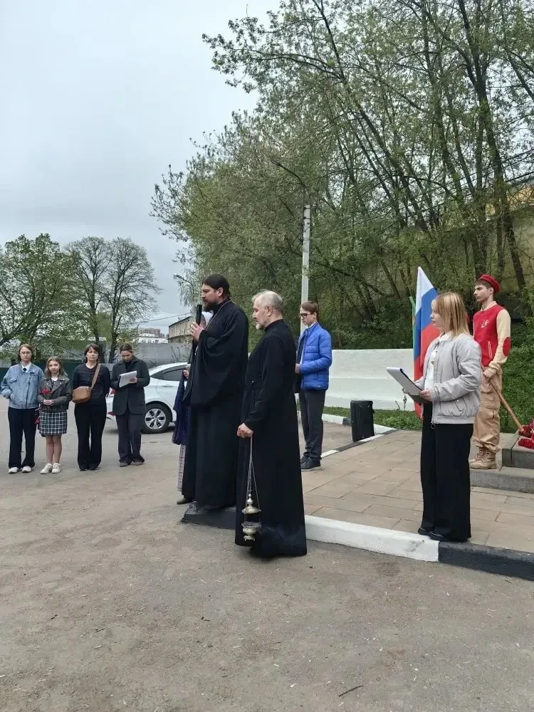 🇷🇺 Помним. Гордимся. Чтим. 🇷🇺 Обучающиеся 8-х классов школы приняли участие в трогательном и важном 