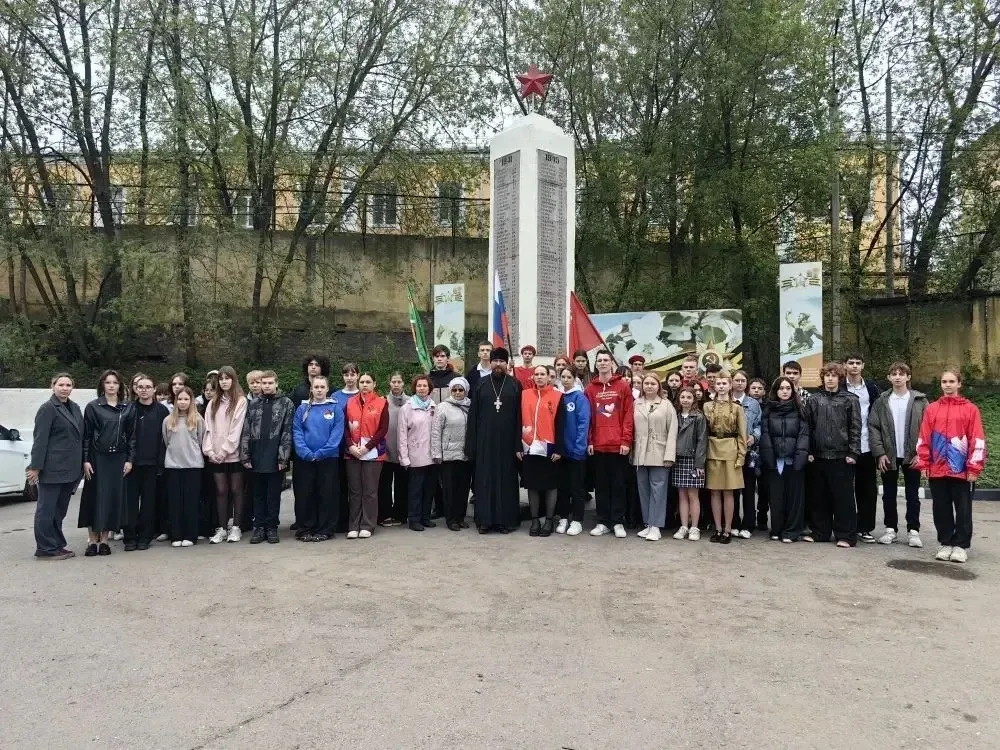 🇷🇺 Помним. Гордимся. Чтим. 🇷🇺 Обучающиеся 8-х классов школы приняли участие в трогательном и важном 