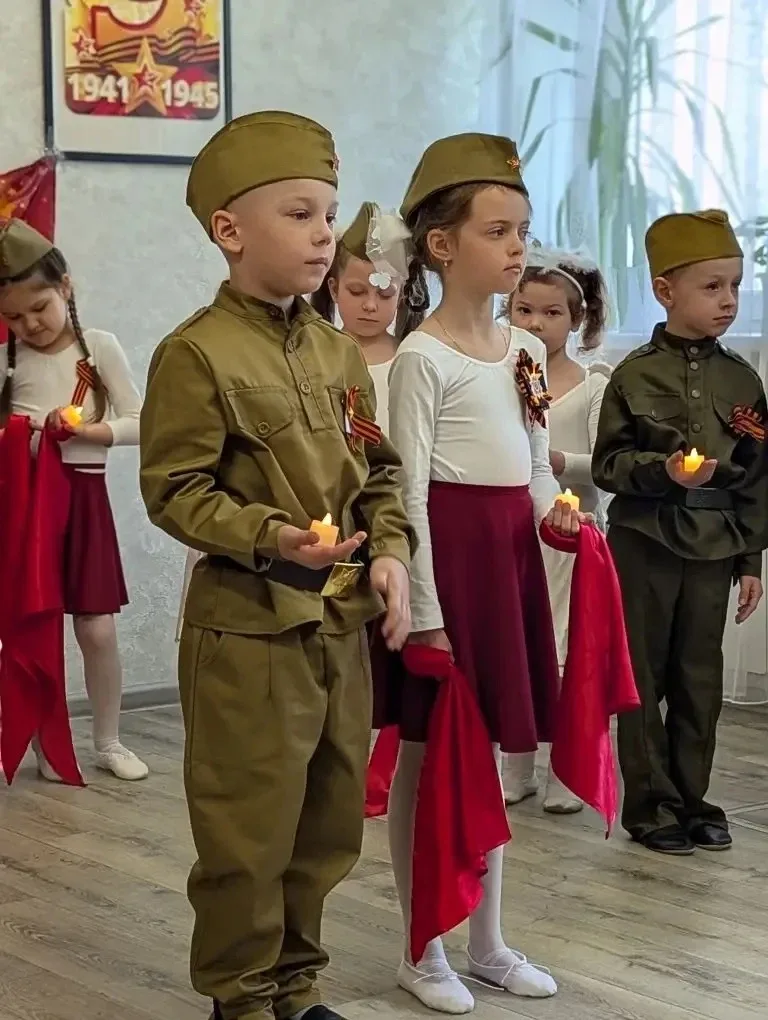 Ребята из старшей группы «Затейники» совершили очень важную и добрую поездку.  Они посетили дом-инте