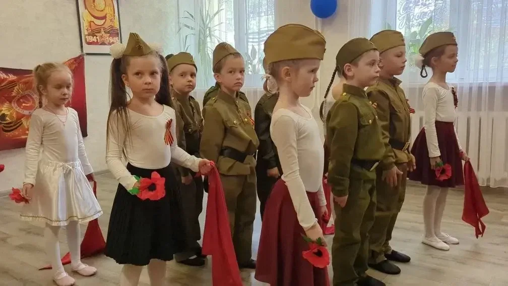 Ребята из старшей группы «Затейники» совершили очень важную и добрую поездку.  Они посетили дом-инте