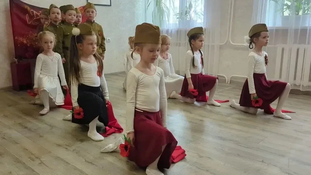 Ребята из старшей группы «Затейники» совершили очень важную и добрую поездку.  Они посетили дом-инте