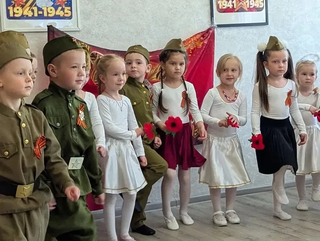 Ребята из старшей группы «Затейники» совершили очень важную и добрую поездку.  Они посетили дом-инте