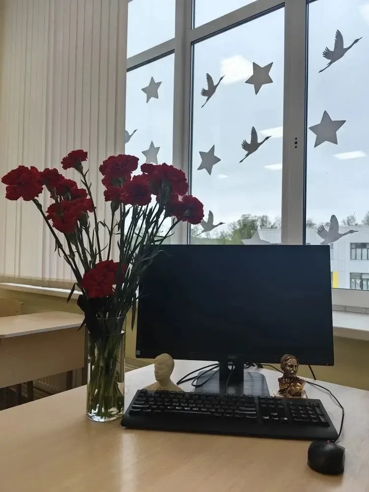 🪅 **В нашей школе состоялась акция «Окна Победы»!** 🪅  Ученики, родители и учителя вместе украсили о