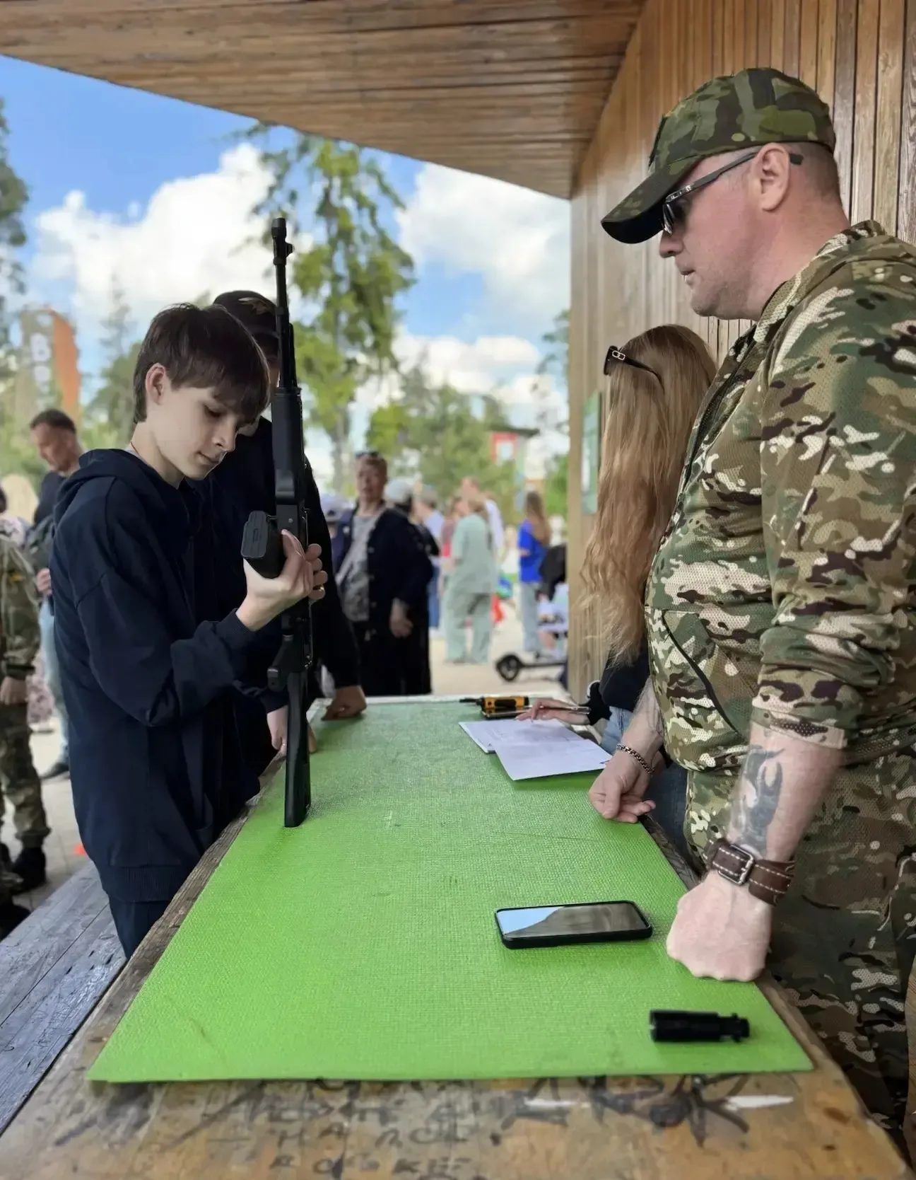 🚀 "Семейная Зарница" в Пестовском парке: проверили сплочённость и смекалку!  👨‍👩‍👧‍👦 В состязаниях п