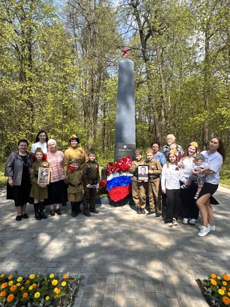В преддверии праздника Великой Победы  воспитанники старшей и подготовительной к школе группы  МБОУ 