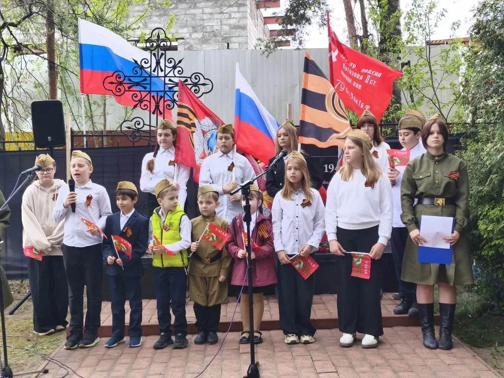 В преддверии праздника Великой Победы  воспитанники старшей и подготовительной к школе группы  МБОУ 