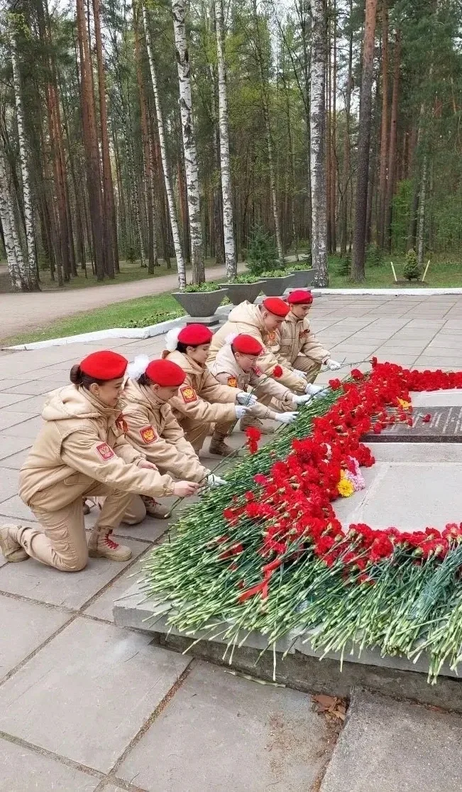 📌 7 мая  юнармейцы 8а класса, кадеты 8б и 10б классов в сопровождении советника директора  по воспит
