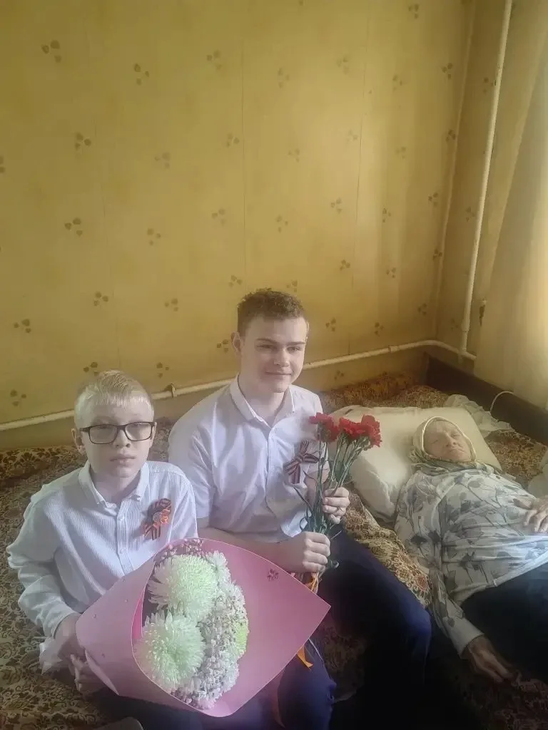 Мост поколений: 7-классник гимназии поздравил 104-летнюю Дину Ильиничну Шмайлову с Днем Победы  В св