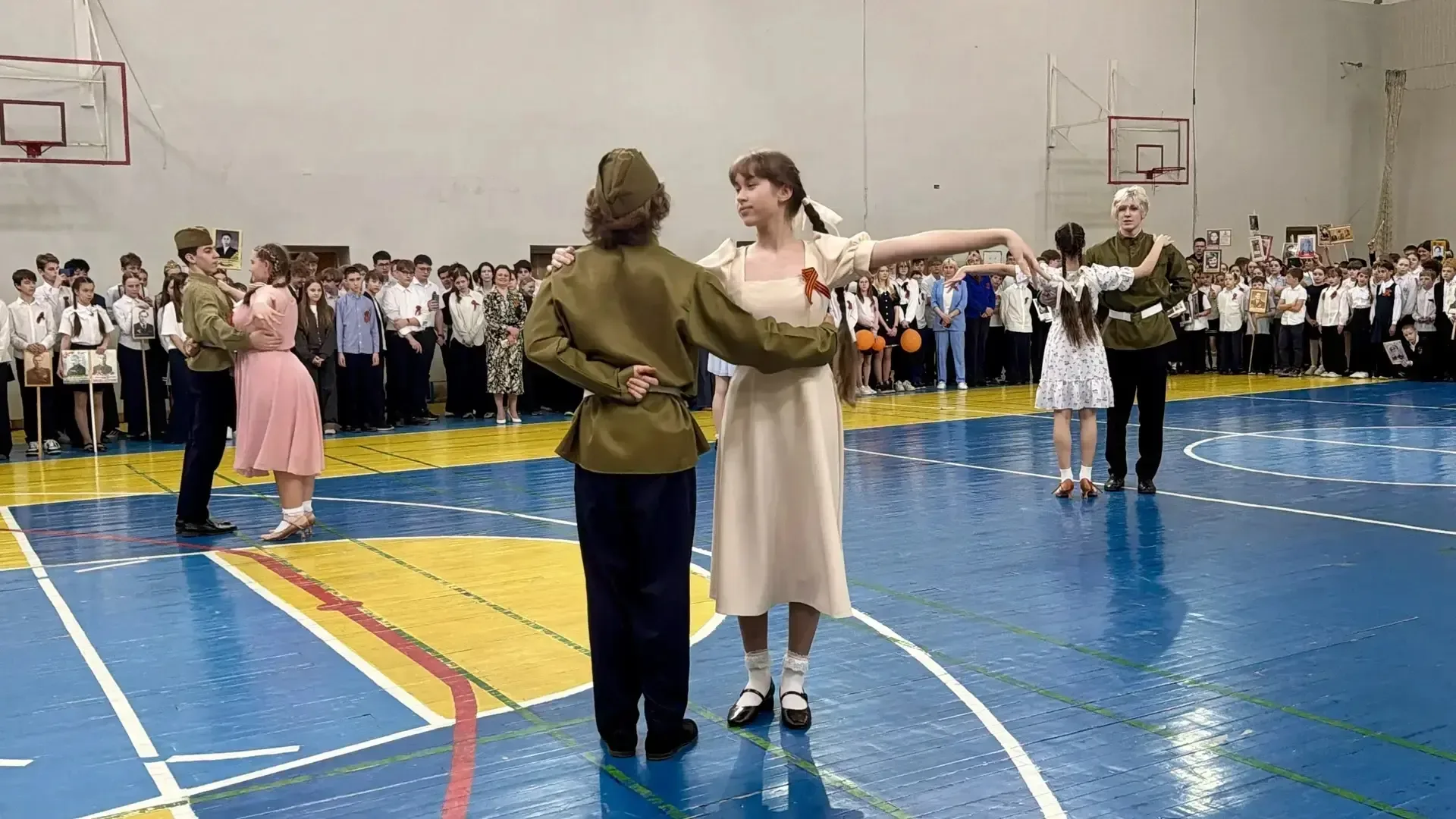 БОЛЬШЕ ЧЕМ ТАНЕЦ  💃💃💃 В предпраздничный день в стенах нашей школы легендарный "Майский вальс" закруж