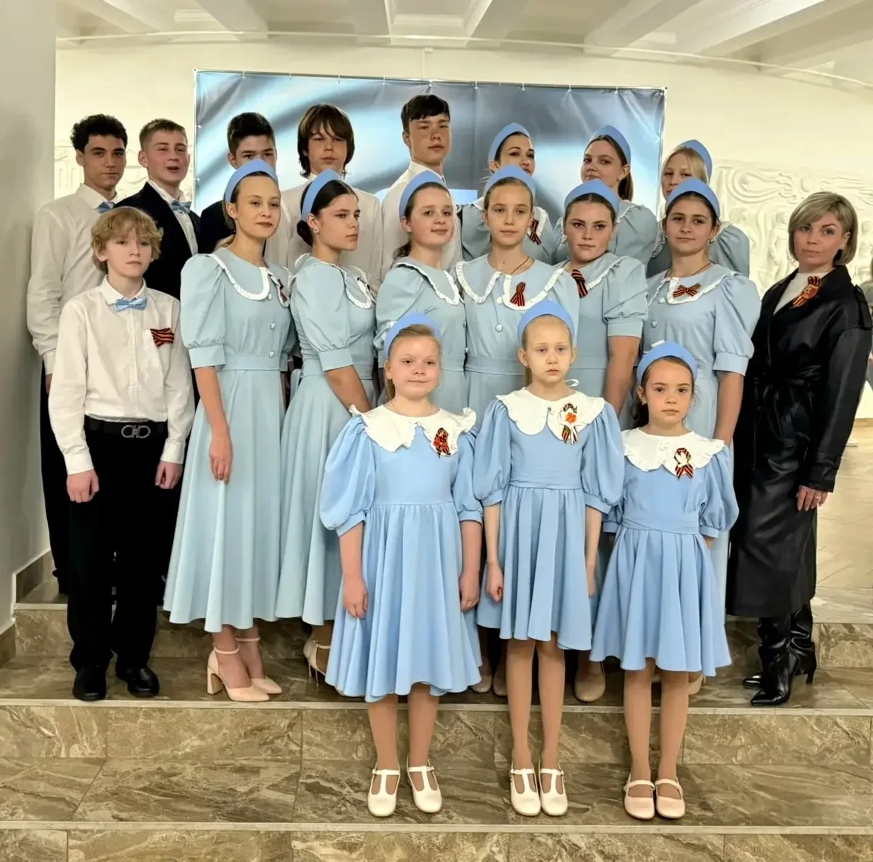 Хор «Поющие сердца» на главной площади Ступино в честь 81-й годовщины Великой Победы 🇷🇺✨ 9 мая — дат