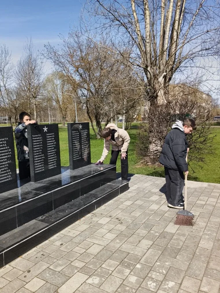 🇷🇺 В рамках марафона «Наследники Победы» ученики нашего ЦО приняли участие в патриотической акции «Я