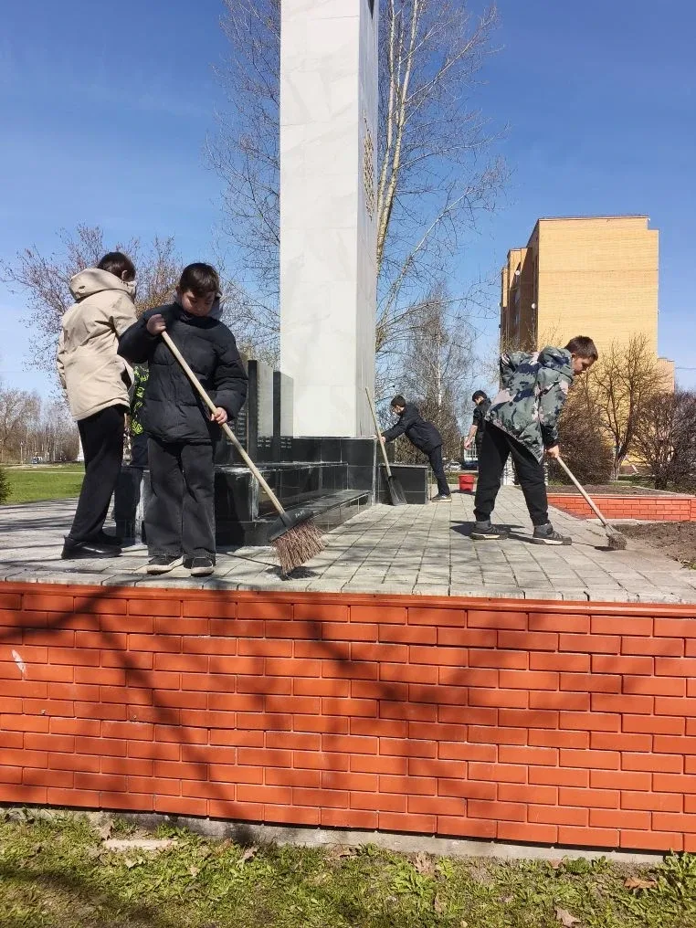 🇷🇺 В рамках марафона «Наследники Победы» ученики нашего ЦО приняли участие в патриотической акции «Я