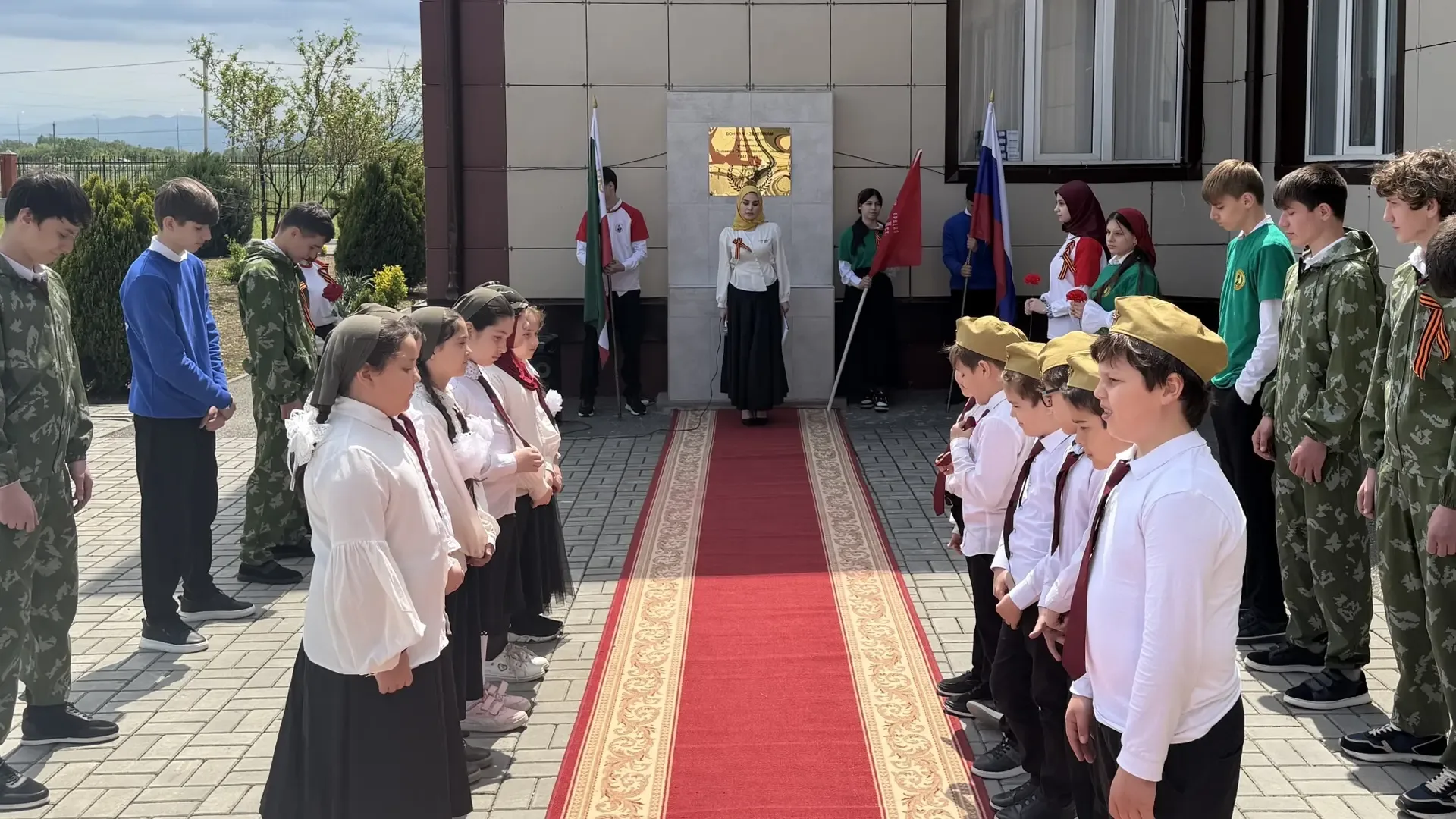 «Пока мы помним — герои живы!» 🇷🇺    Празднование Дня Победы в нашей школе началось ещё с понедельни