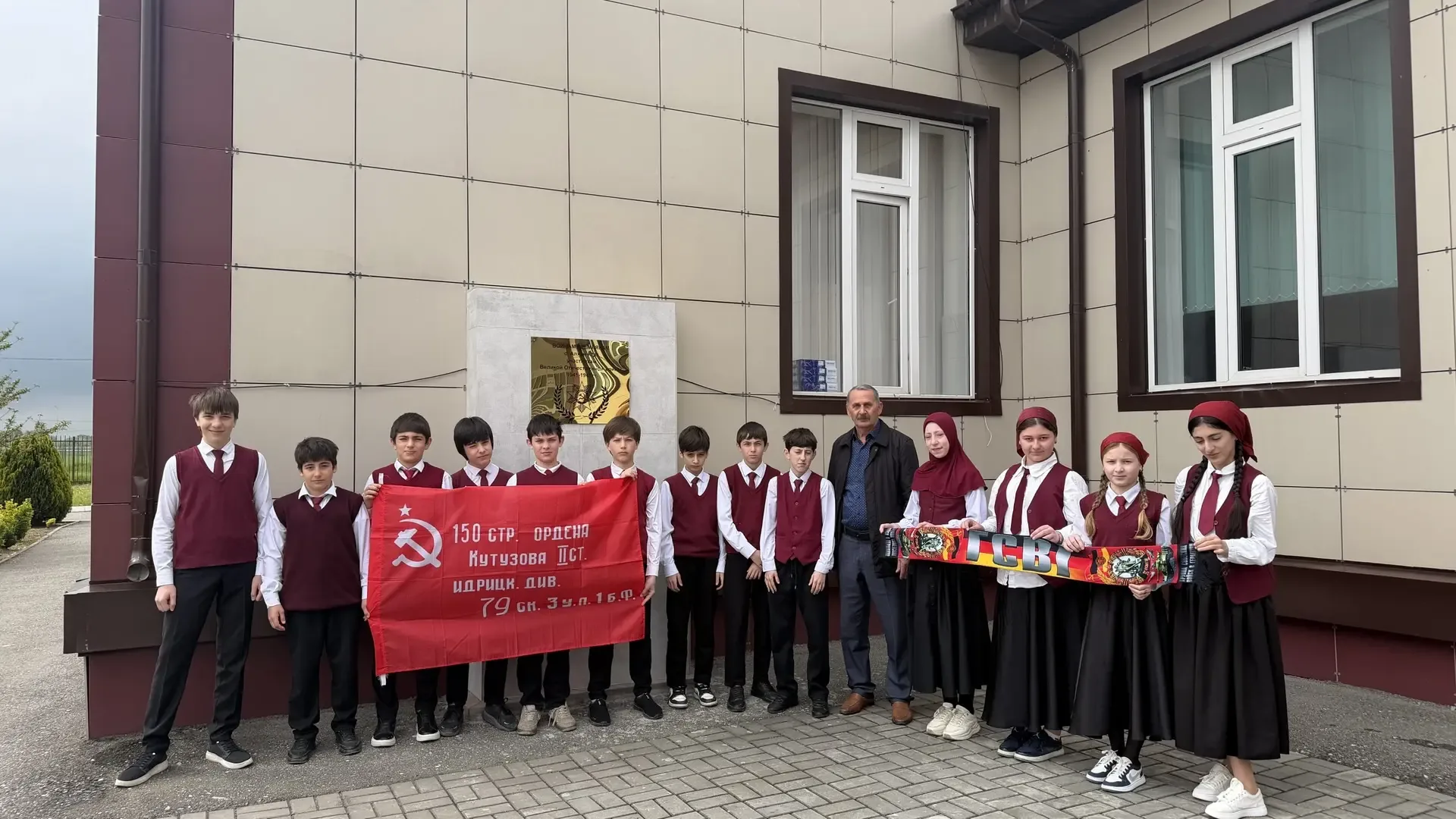 «Пока мы помним — герои живы!» 🇷🇺    Празднование Дня Победы в нашей школе началось ещё с понедельни