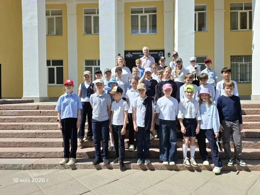 Сегодня в международный День Музеев Орлята 4г класса (Нежибецкая В.И.) посетили  Музей инженерных во