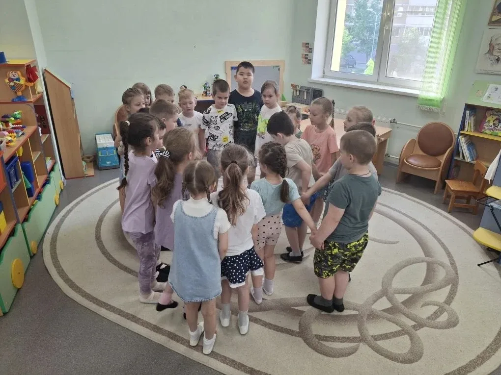 🐝 Сегодня Всемирный день пчёл! А вы знали, что эти полосатые труженицы — настоящие волшебники? ✨  Дл