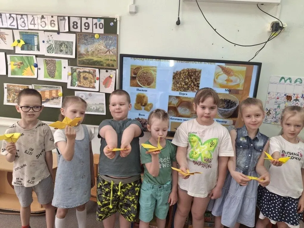 🐝 Сегодня Всемирный день пчёл! А вы знали, что эти полосатые труженицы — настоящие волшебники? ✨  Дл