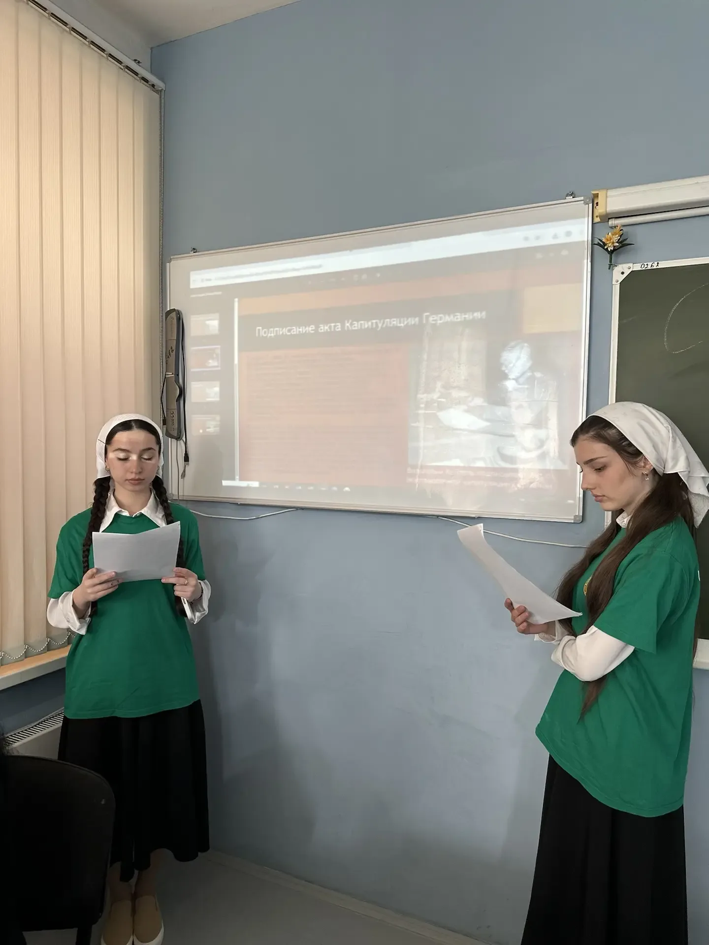 📅 В рамках нацпроекта Молодёжь и дети активисты ЕДЮО "Юные Кадыровцы" провели мероприятие ко Дню Поб