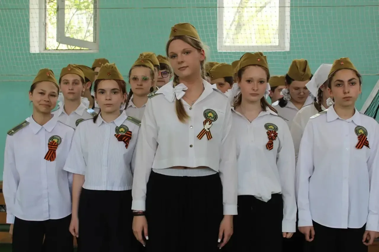 🔥 «Зарница» - помним прошлое, бережем будущее 🔥  В преддверии Дня Победы наша школа превратилась в н