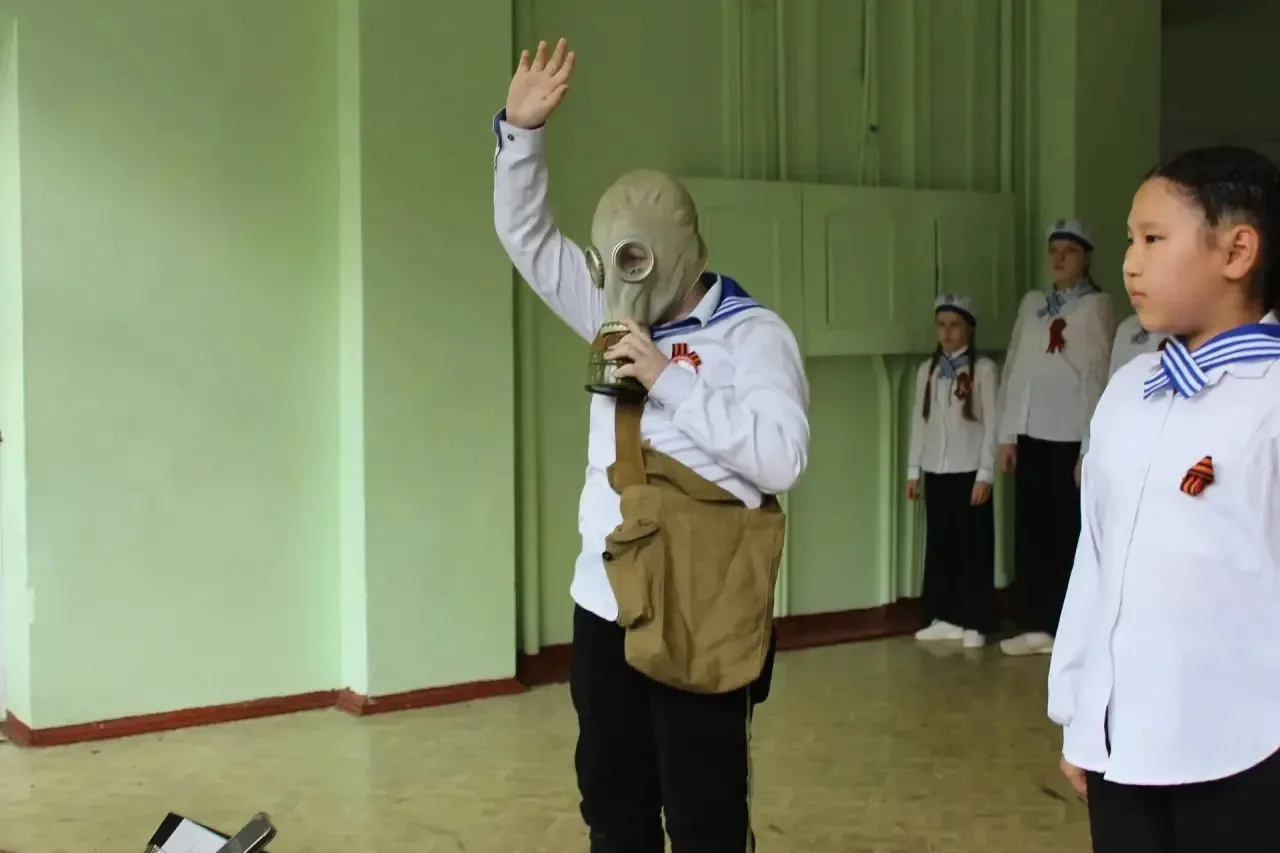 🔥 «Зарница» - помним прошлое, бережем будущее 🔥  В преддверии Дня Победы наша школа превратилась в н