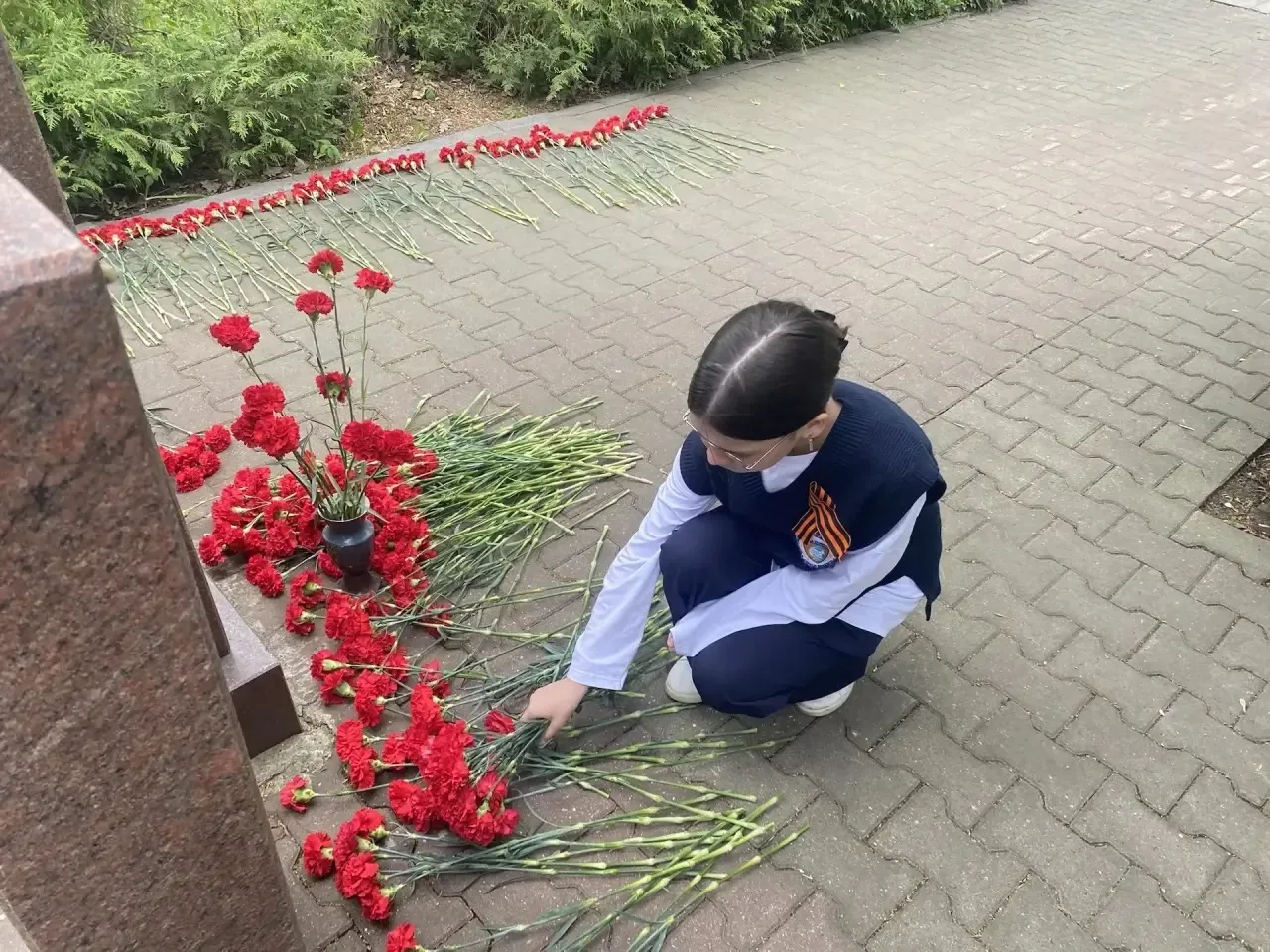 🕯«Никто не забыт, ничто не забыто»  В преддверии Дня Победы у памятника погибшим учителям и ученикам