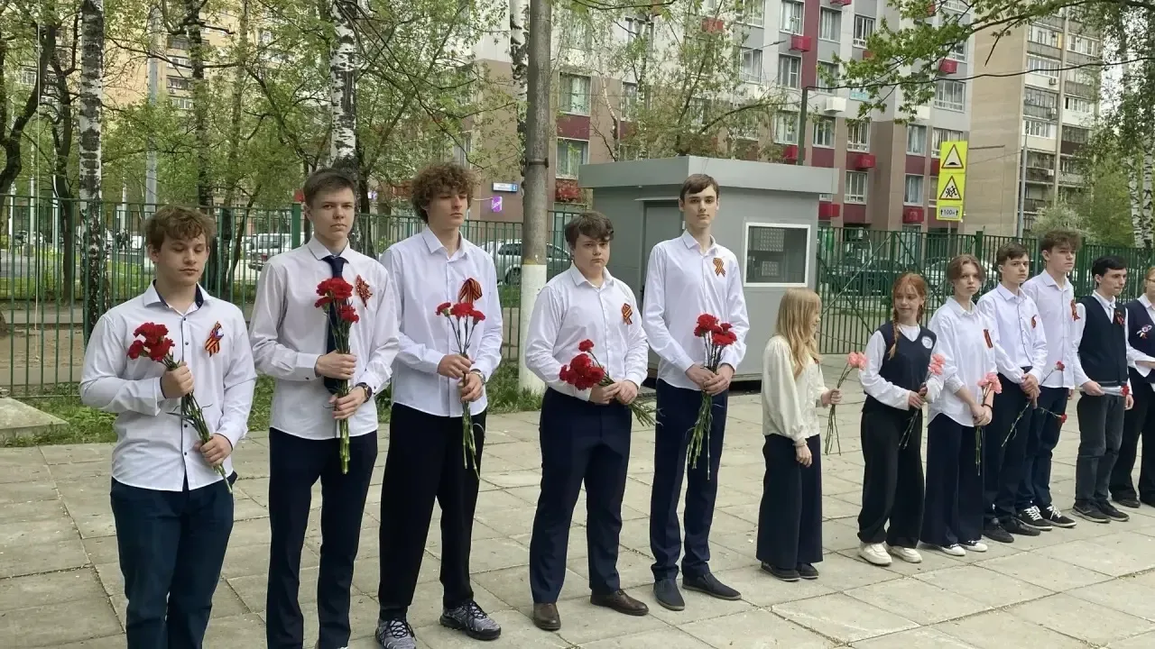 🕯«Никто не забыт, ничто не забыто»  В преддверии Дня Победы у памятника погибшим учителям и ученикам