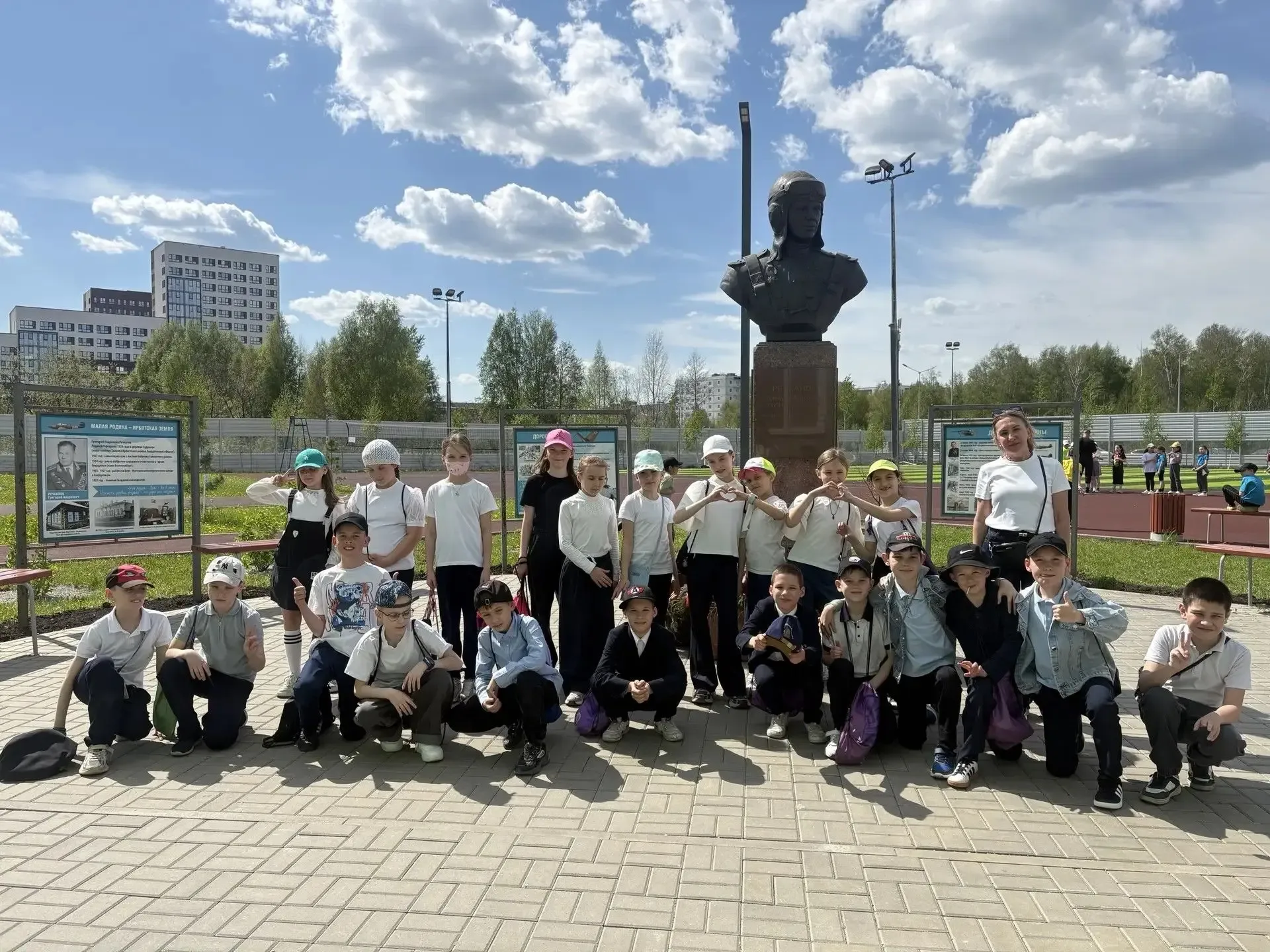 🕯️ В гостях у истории: наши третьеклассники в музее 31-й школы Сегодня ученики 3А и 3В классов нашей