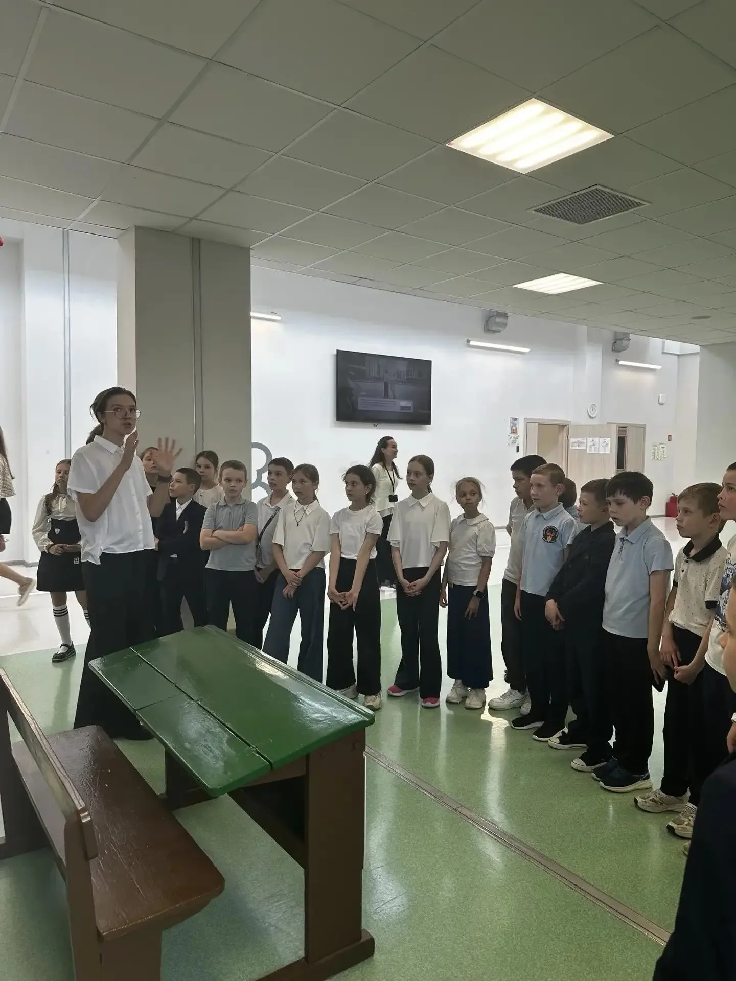 🕯️ В гостях у истории: наши третьеклассники в музее 31-й школы Сегодня ученики 3А и 3В классов нашей
