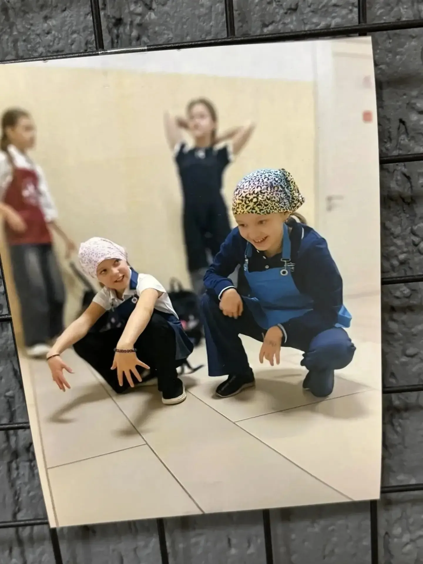 Сердце школы в фотографиях: открылась выставка «Наша школа. Наш район» 📸✨                           