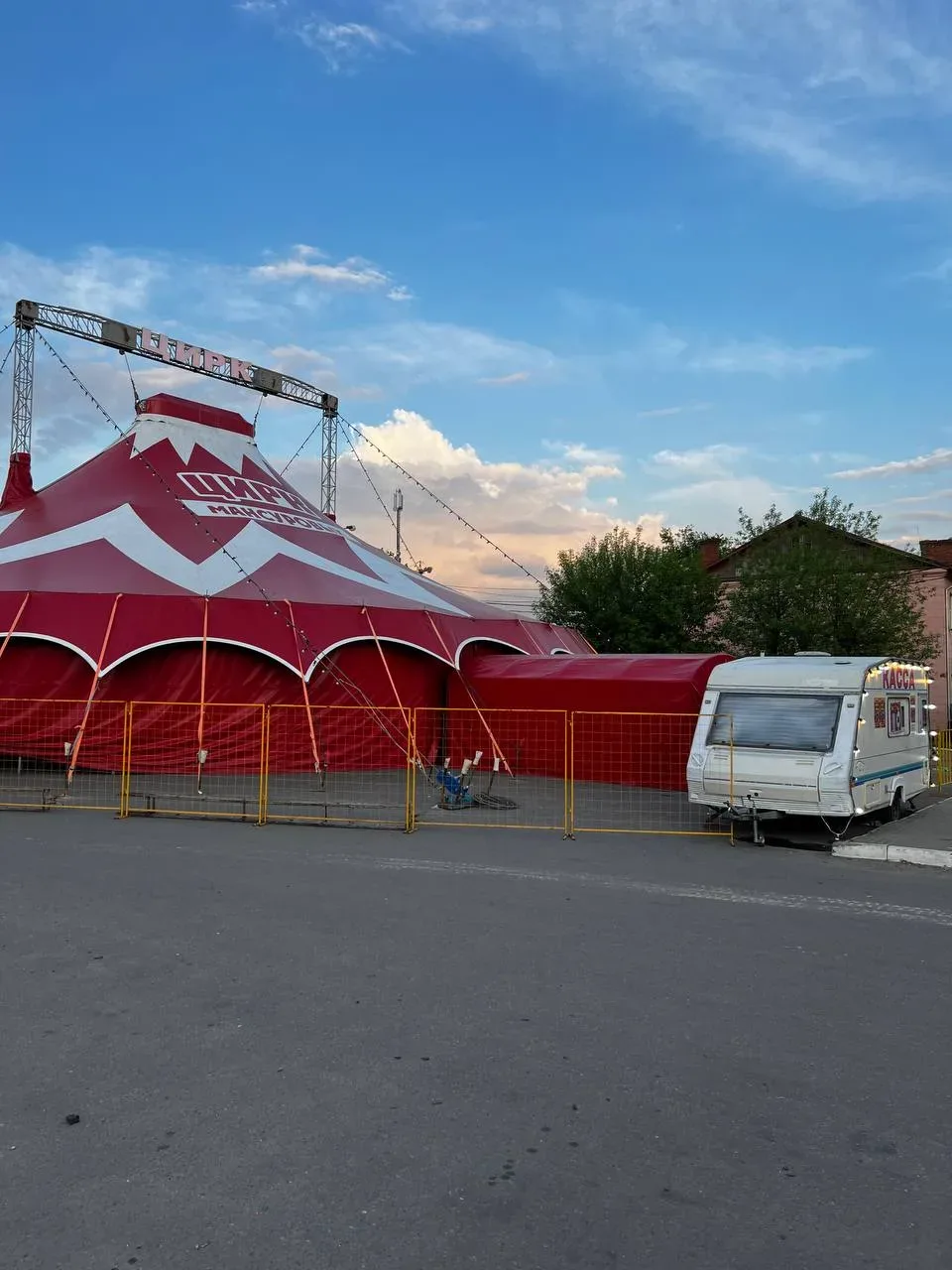 🎪 Цирк приехал, а срач и не уезжал  Городской телеграм: https://t.me/zvenigorod8   Звенигород в MAX: