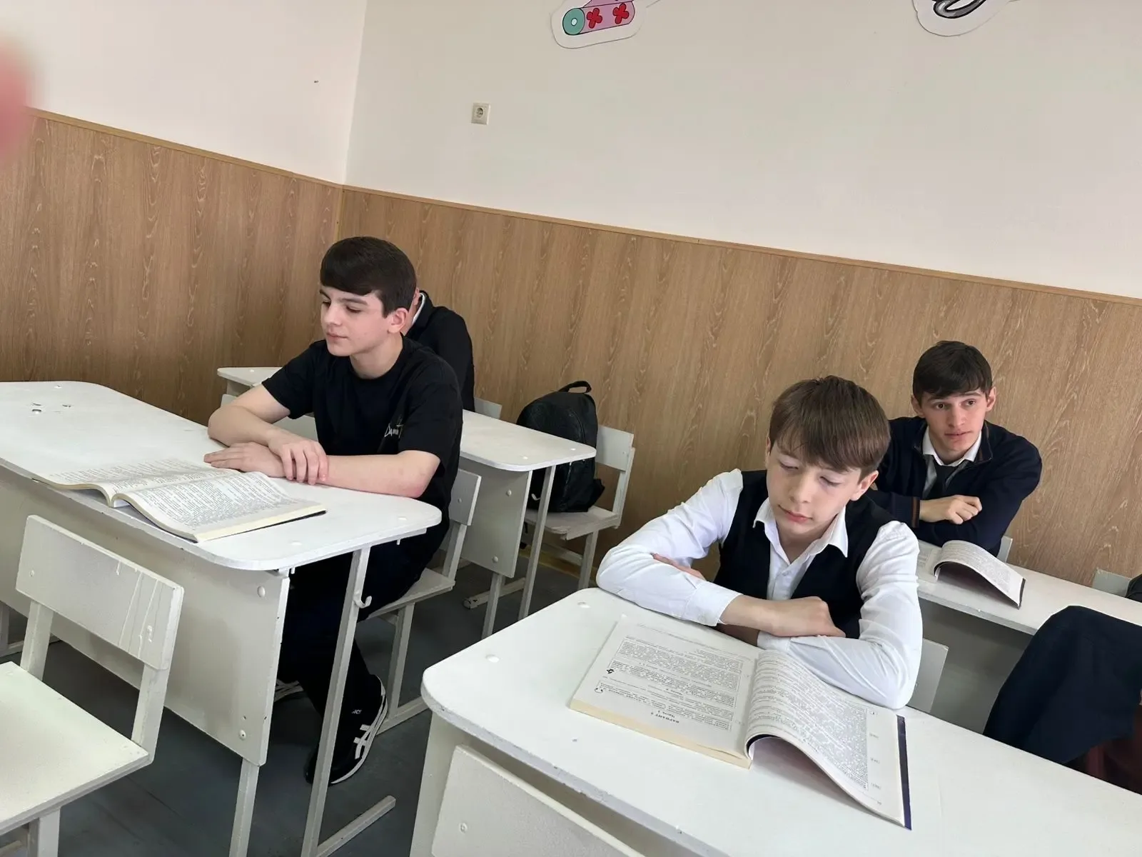 12.05.2026 в МБОУ СОШ6 г. Урус-Мартан» прошло дополнительное занятие по русскому языку в 9 Д Цели за