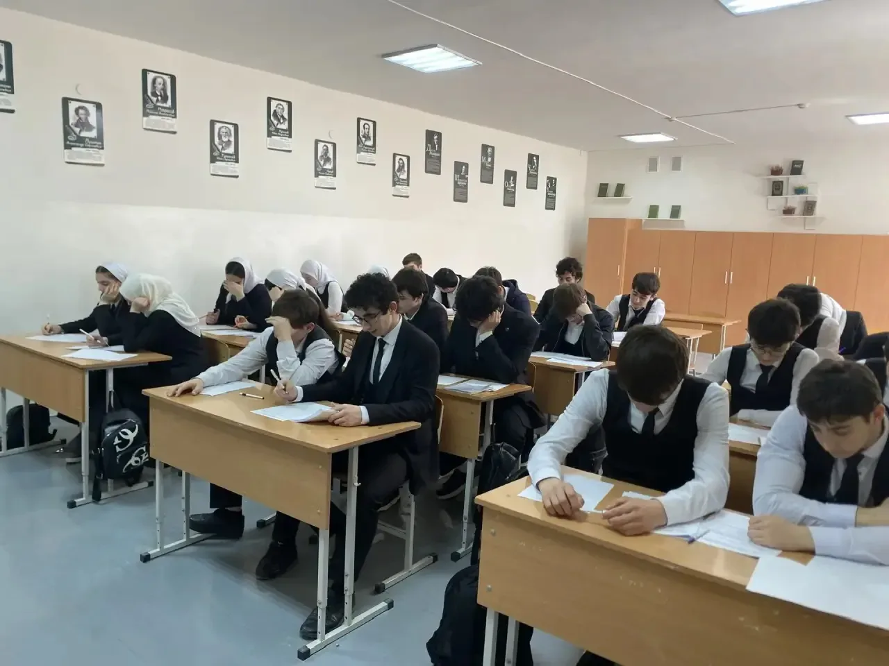 Годовая контрольная работа по английскому языку в 10-х классах.