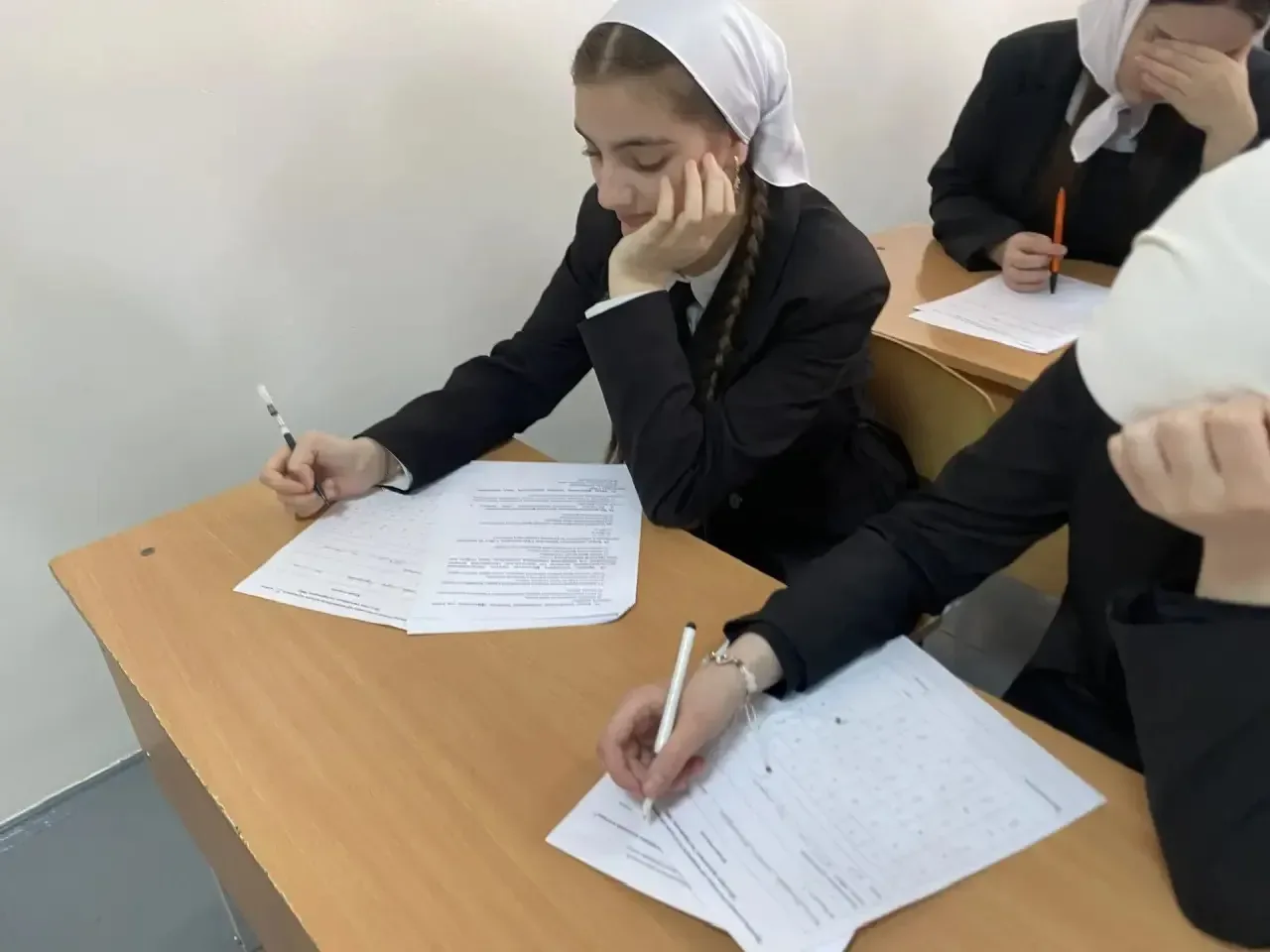Годовая контрольная работа по английскому языку в 10-х классах.