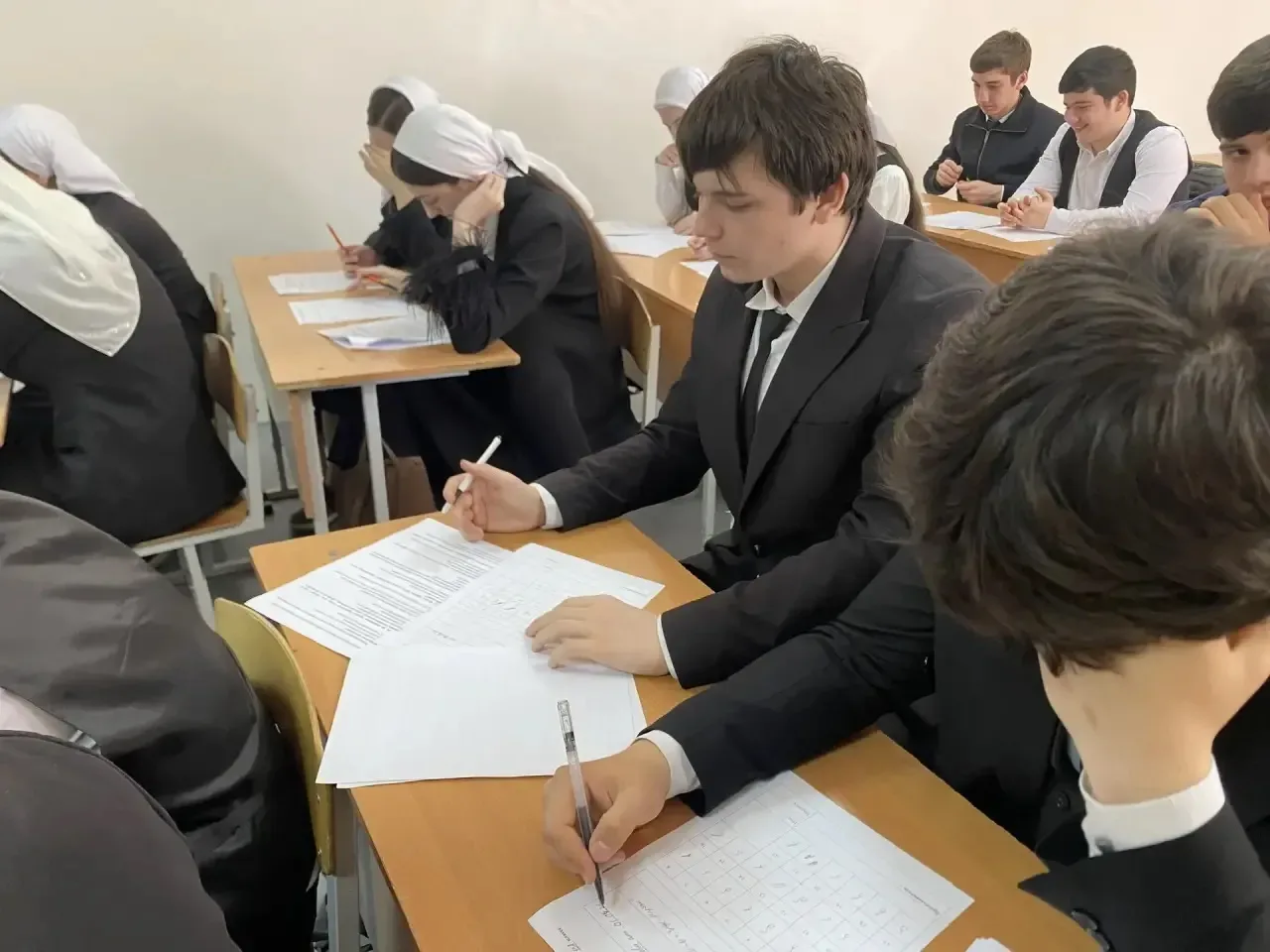 Годовая контрольная работа по английскому языку в 10-х классах.