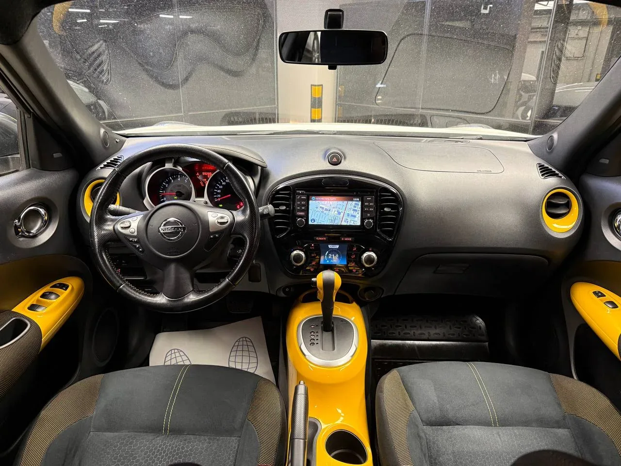 В продажу поступил авто с пробегом Nissan Juke рестайлинг, в комплектации SE+ Perso Yellow   2017 го