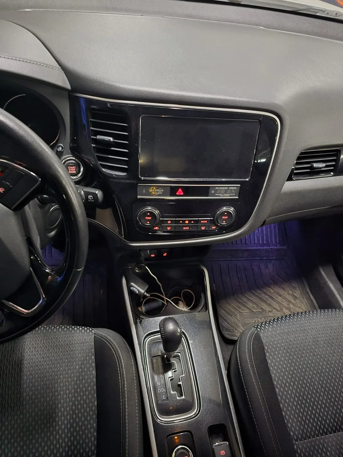В продажу поступает Mitsubishi Outlander III.  Основное: • Год выпуска: 2018 • Эксплуатация с: 2019 
