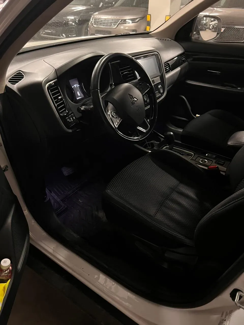 В продажу поступает Mitsubishi Outlander III.  Основное: • Год выпуска: 2018 • Эксплуатация с: 2019 