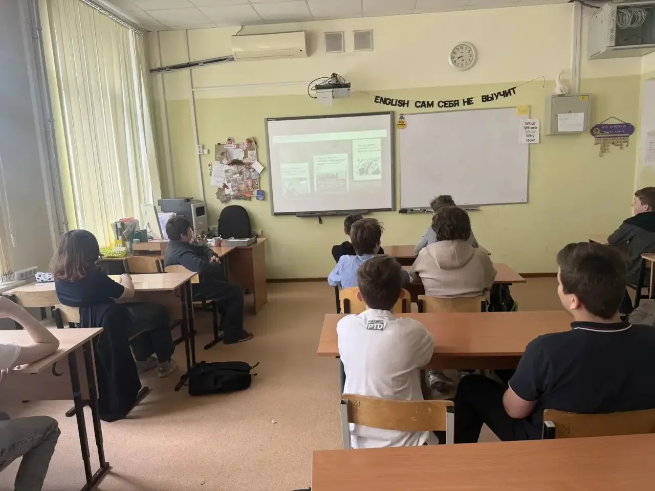🎶 «Разговоры о важном»: песни о войне ко Дню Победы 🎶  Сегодня в нашей школе прошли торжественные ли