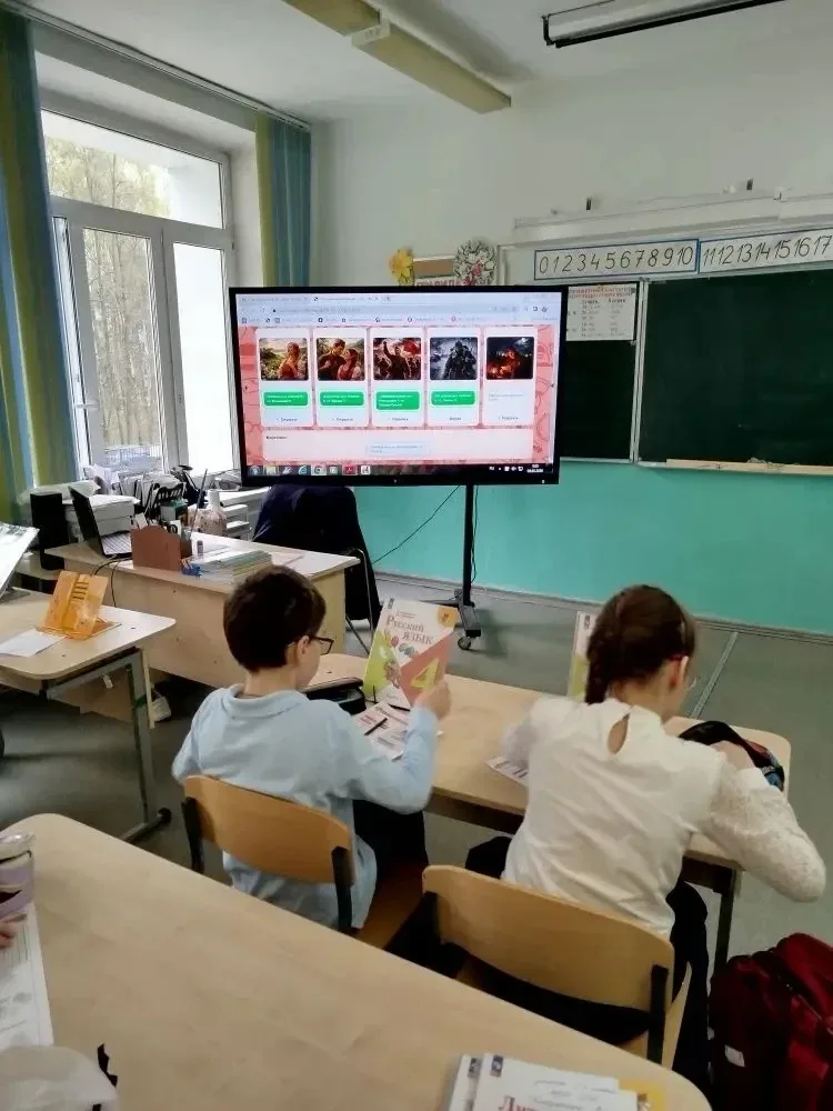 🎶 «Разговоры о важном»: песни о войне ко Дню Победы 🎶  Сегодня в нашей школе прошли торжественные ли