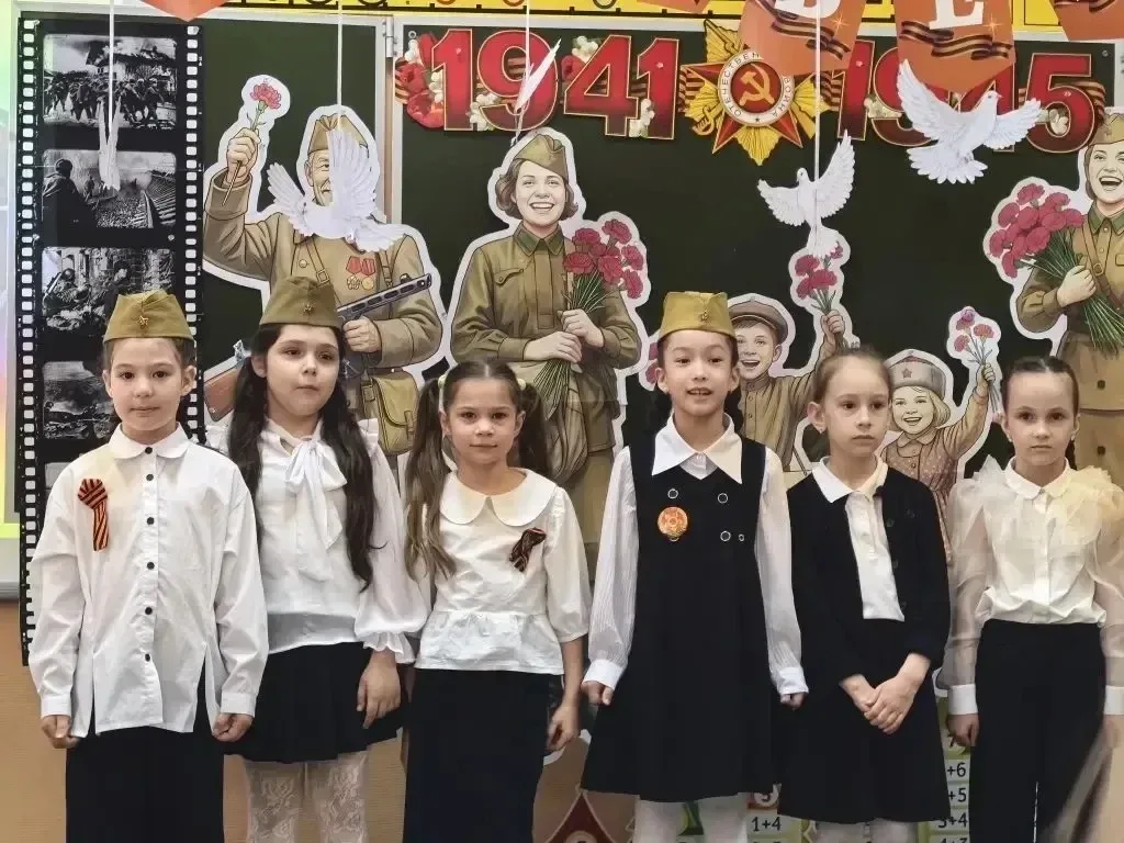 🎖️В канун 81-й годовщины Победы в 1 Е классе прошёл трогательный праздник, посвящённый 9 Мая. Но сам
