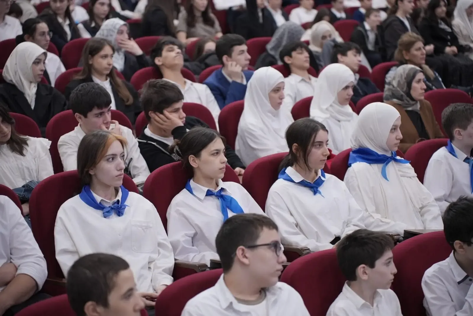 Наши старшеклассники приняли участие в  мероприятии, приуроченном ко Дню памяти жертв геноцида "Без 