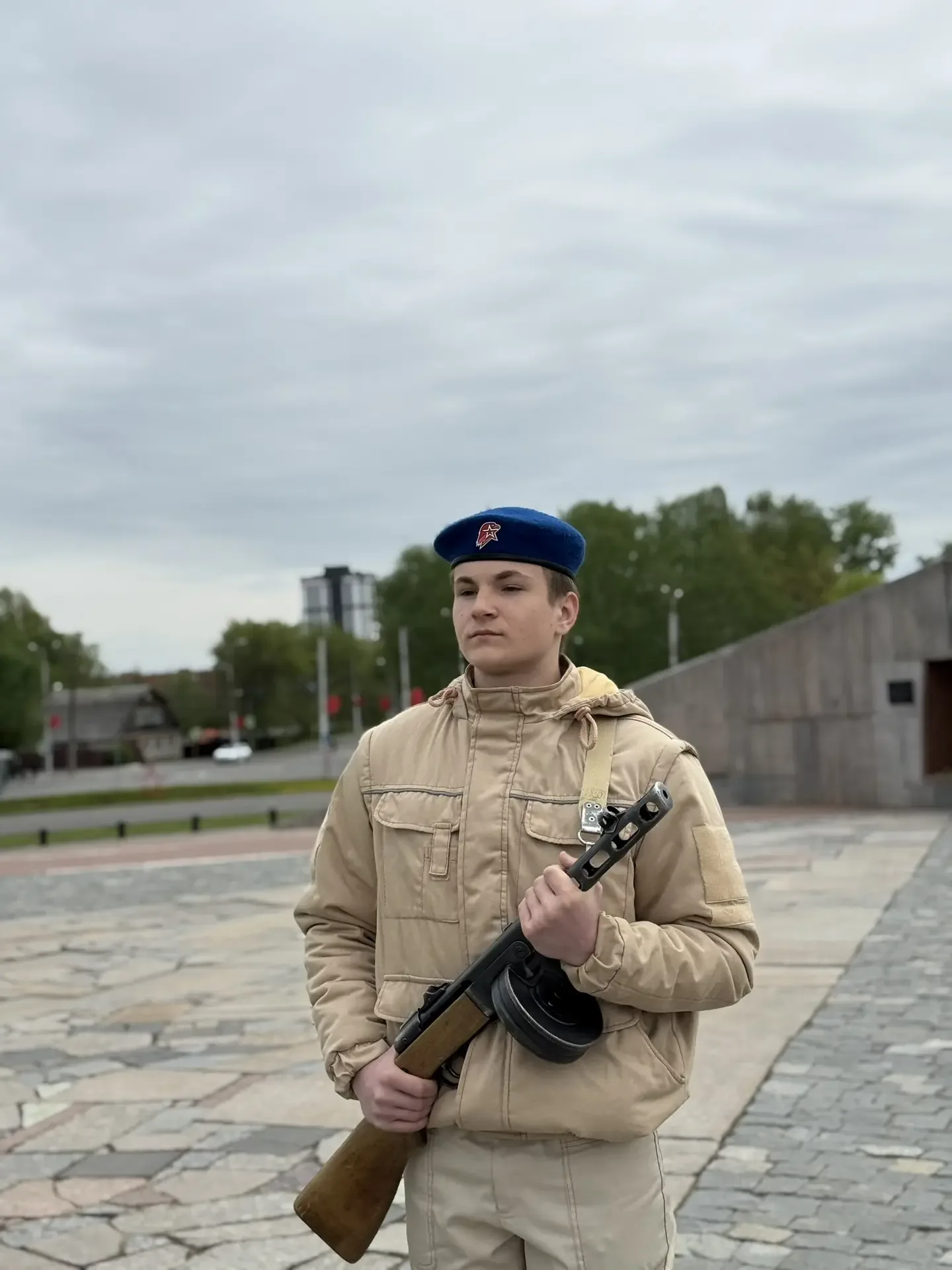 🇷🇺 Сегодня, 10 мая, гимназисты вновь заступили на Пост №1 — место особой памяти, чести и уважения к 