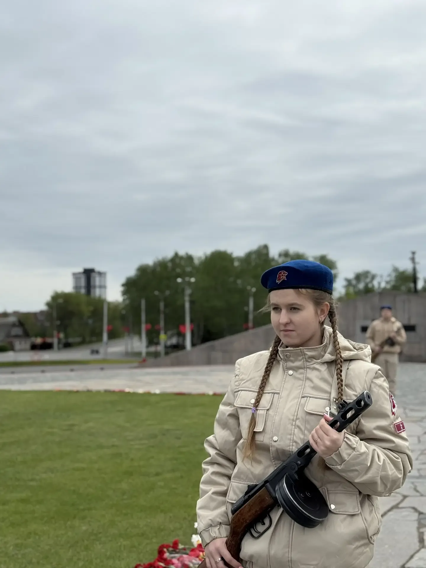🇷🇺 Сегодня, 10 мая, гимназисты вновь заступили на Пост №1 — место особой памяти, чести и уважения к 