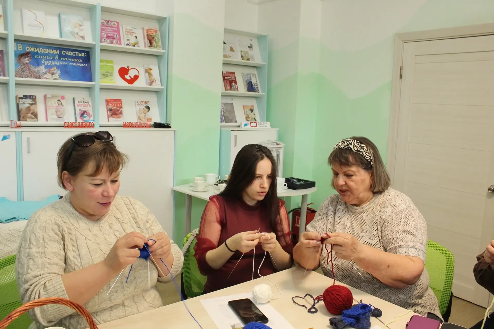 Будущие мамы связали пинетки и получили поддержку в Смирных  👩🏼‍🍼В рамках Года счастливого материнст