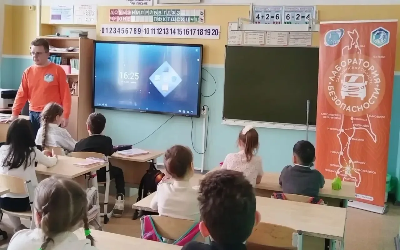 Сегодня для обучающихся 2 «Д» класса прошло познавательное внеклассное занятие по правилам дорожного