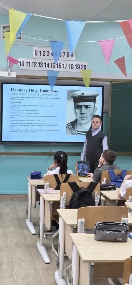 Никто не забыт! Ничто не забыто!  Ребята 3 «Г» класса начали новую учебную неделю с важных и святых 