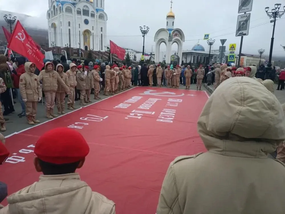 🎖 Курсанты военно‑спортивного патриотического клуба «Варяг» МАОУ СОШ № 13 им. П. А. Леонова 9 мая уд