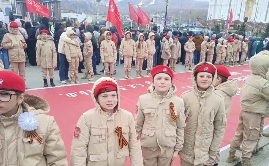 🎖 Курсанты военно‑спортивного патриотического клуба «Варяг» МАОУ СОШ № 13 им. П. А. Леонова 9 мая уд
