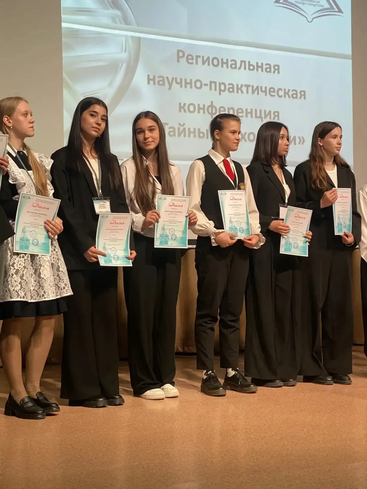 Наши ученицы 8-ых классов Чернигова Даша и  Тугушева Вероника стали победителями и призерами в Регио